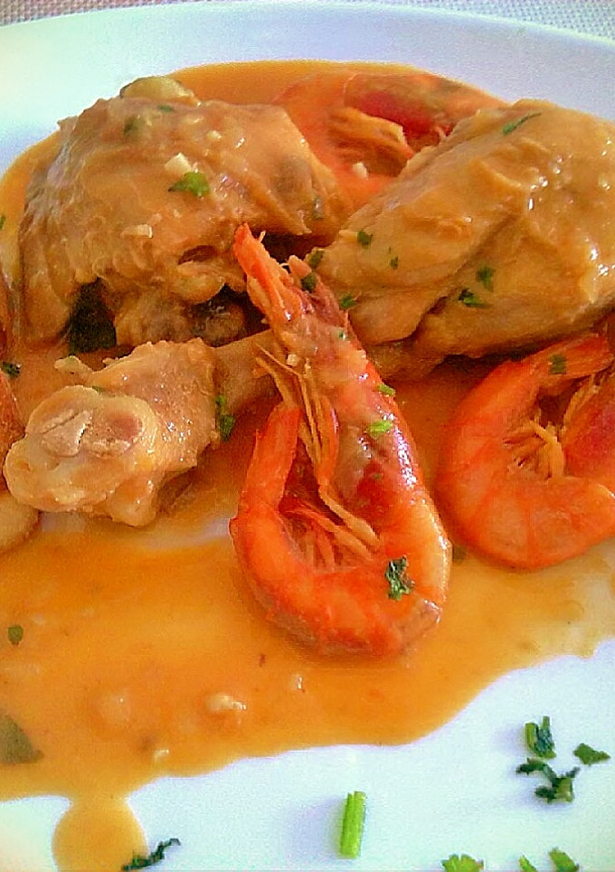 Una foto de Traseros de pollo con gambas