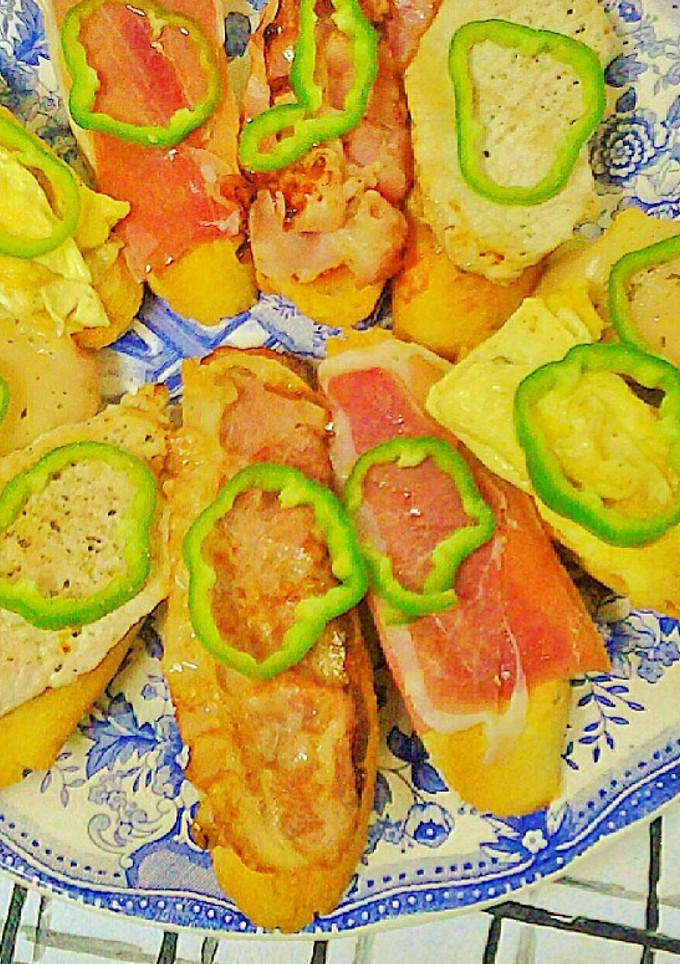 Una foto de Montaditos surtidos
