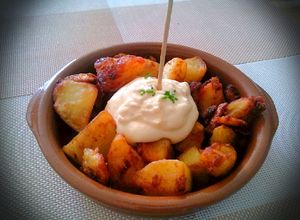 Una foto de Patatas con Allioli