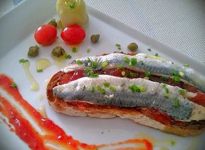 Una foto de Tosta de Sardinas marinadas en AOV