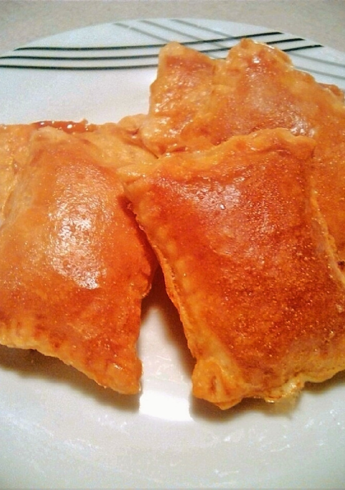 Una foto de Caprichos de Hojaldre, rellenos de Sobrasada con Miel.