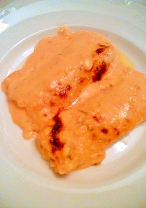 Una foto de Canelones rellenos de bacalao con bechamel de piquillos