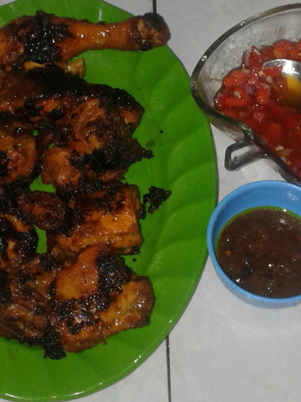 Langkah Mudah untuk Menyiapkan Ayam panggang dan sambal dabu dabu Wajib Dicoba