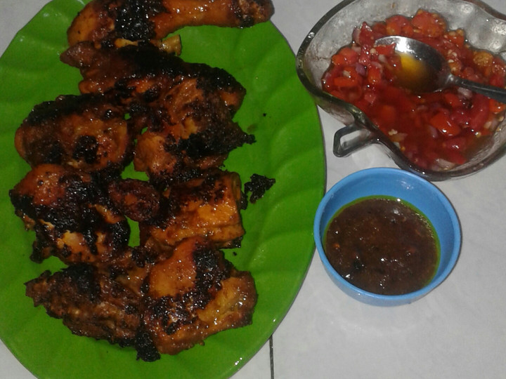 Langkah Mudah untuk Menyiapkan Ayam panggang dan sambal dabu dabu Wajib Dicoba