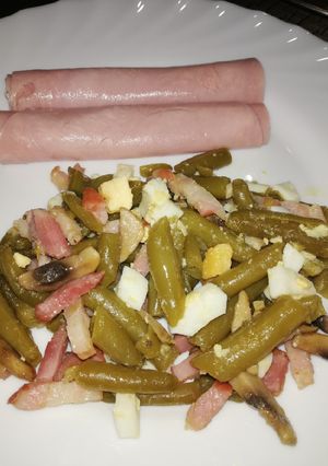 Una foto de Salteado de judías verdes con champiñón, ajo, bacon y huevo