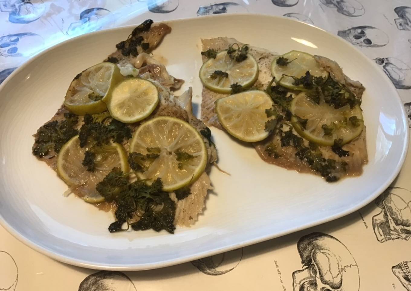 Ailes de raie au citron vert, échalote et persil frais