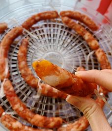 lạp xưởng trứng muối