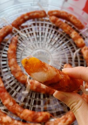 Hình của món Lạp Xưởng Trứng Muối.
