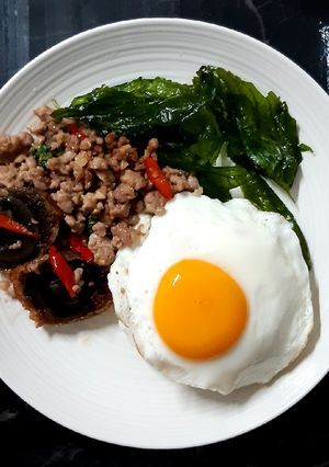 รูปของ Special Simple Food 😊"Stir Fried Century Egg with Crispy Basil"