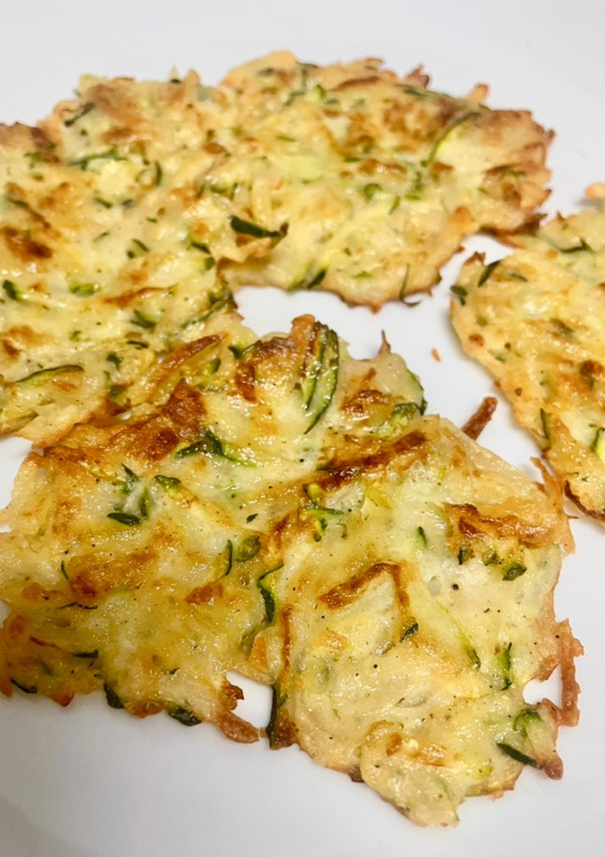 Una foto de Tortitas de calabacín y patata