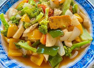 Hình của món Rau củ xào chay sốt chua ngọt.