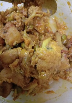 A picture of Aloo gobhi and matar.