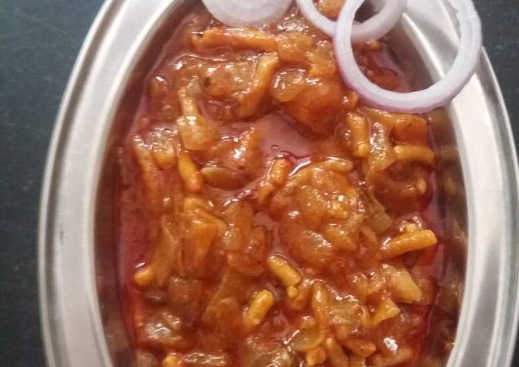 Simple Way to Prepare Appetizing Onion sabji with gathiya