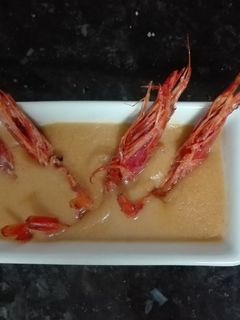 Una foto de Crema de langostinos