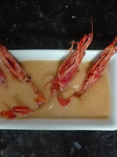 Una foto de Crema de langostinos