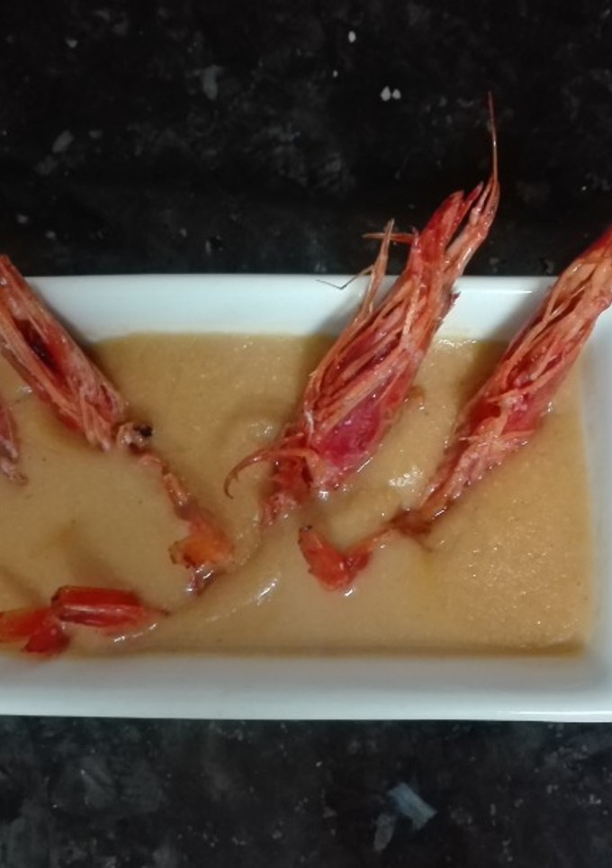 Una foto de Crema de langostinos