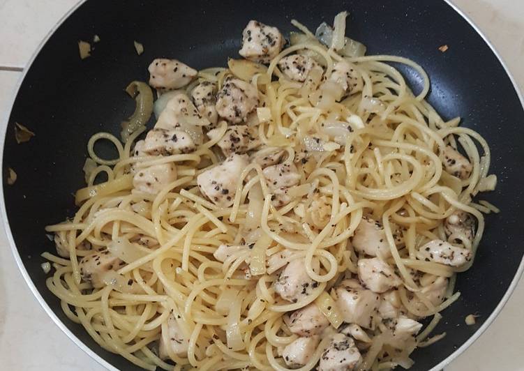 Resep Chicken Spaghetti Aglio Olio yang Bikin Ngiler