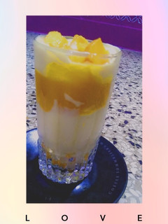 A picture of Mango mouse puree.