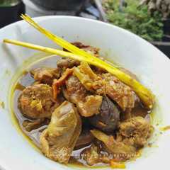 A picture of Jeroan Ayam Bumbu Kare.