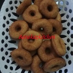 A picture of Simple vanilla doughnuts.