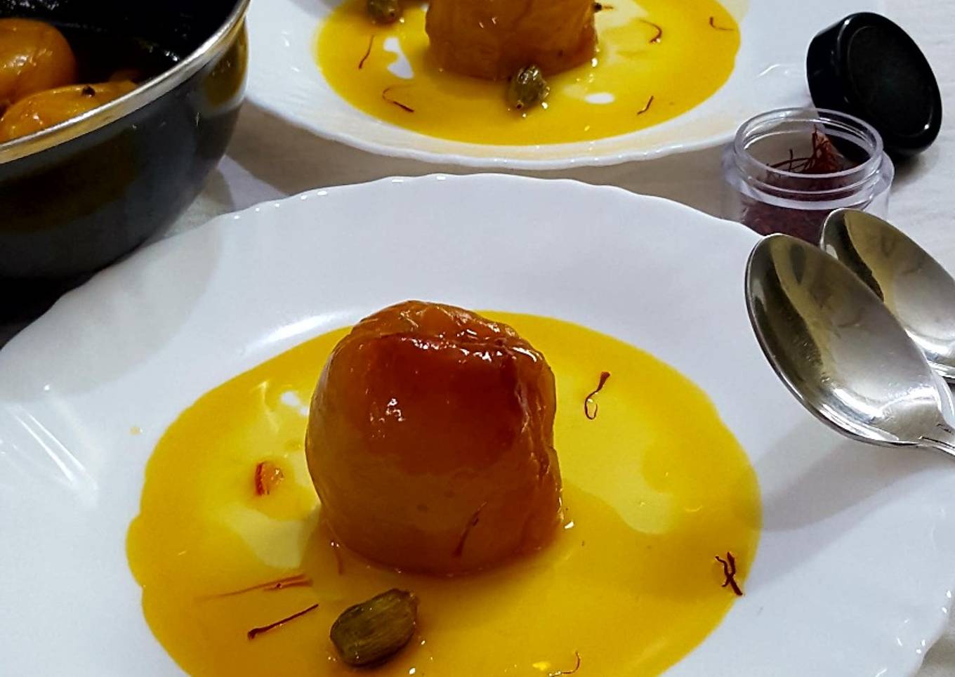 Apricots with Saffron and Cardamom