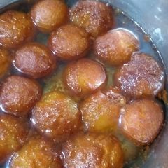 A picture of Gulab Jamun.