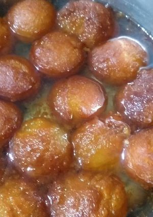A picture of Gulab Jamun.