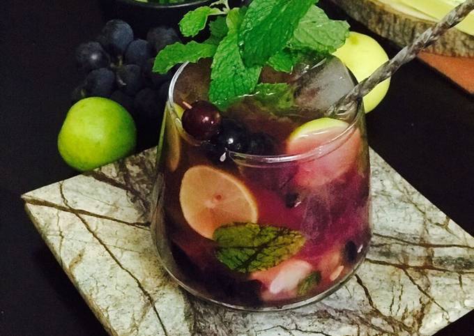 How to Make Fancy Black Grapes Vineyard Mojito Mocktail for Diet Food