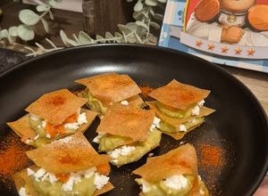 Une photo de Mille-feuilles croustillants au guacamole