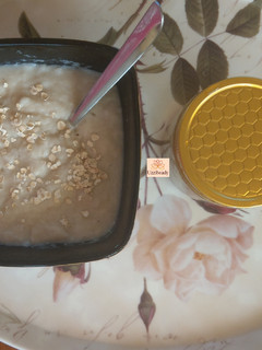 A picture of Groundnut-oat cornmeal porridge.