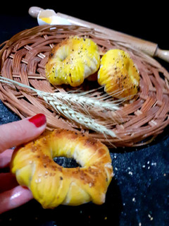 عکسی از دستور نان حلقه گل شکلاتی 😋😍