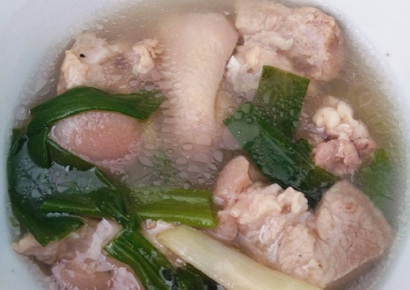 Sup kaki babi (non halal)
