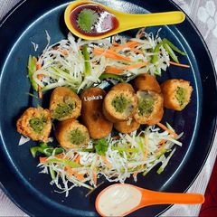 A picture of Stuffed alu roll with green peas filling.