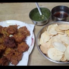 A picture of Onion pakoda.