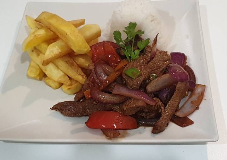 Lomo saltado peruano