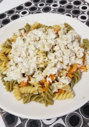 Una foto de Fideos con salsa de queso y pescado