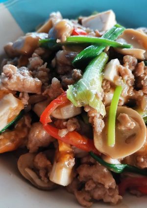 รูปของ หมูสับผัดเห็ดฟางไข่เค็ม