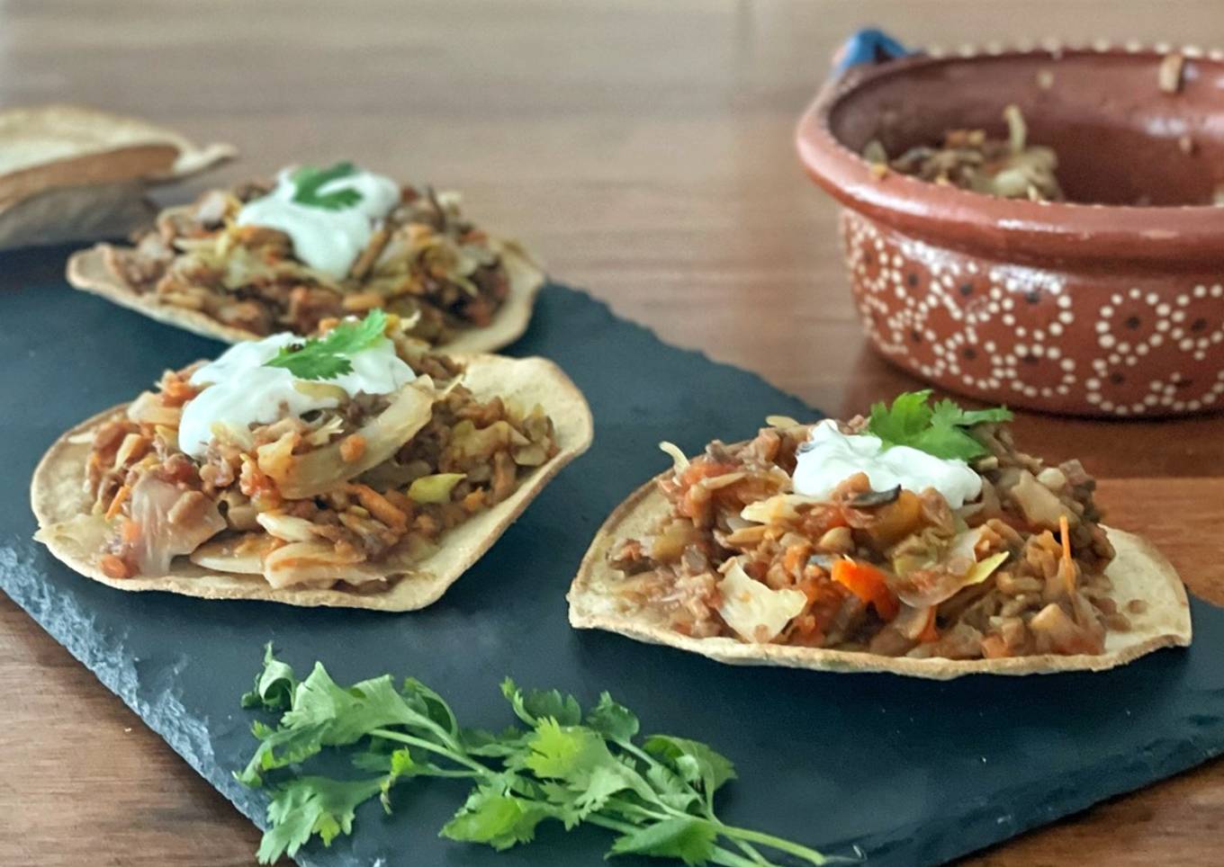 Tostadas de tinga de setas o champiñones vegetarianas