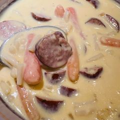 A picture of Mac & Cheese Chowder.