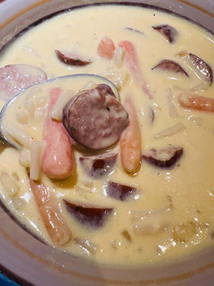 A picture of Mac & Cheese Chowder.