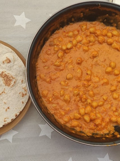 Una foto de Curry con garbanzos
