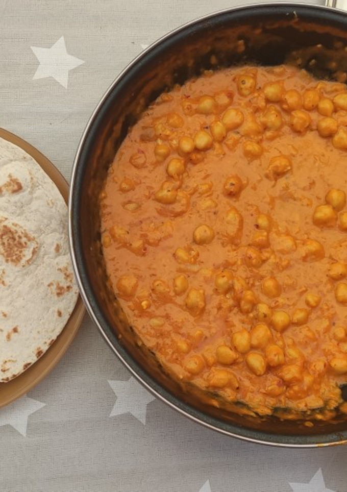 Una foto de Curry con garbanzos