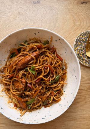 A picture of Chicken Lo Mein Noodles.