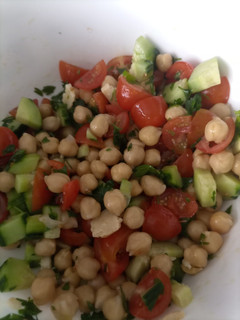 Una foto de Ensalada de garbanzos