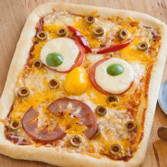 A picture of Monster Face Pizza.