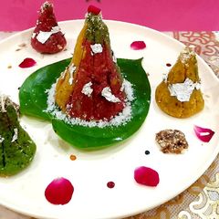 A picture of Rose & Pan Modak.