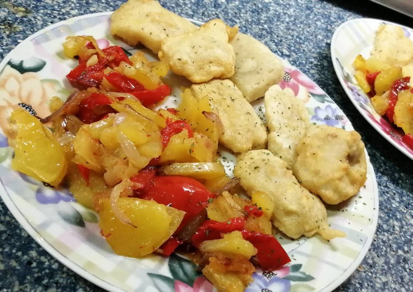 Merluza en tempura con patatas a la portuguesa. 🇵🇹