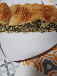 Una foto de Hojaldre relleno de acelgas y huevo
