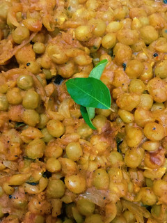 ஜிஞ்சர் கார்லிக் டிரைட் பீஸ் 💚🔥(ginger garlic dry peas recipe in tamil) செய்முறை முக்கிய புகைப்படம்