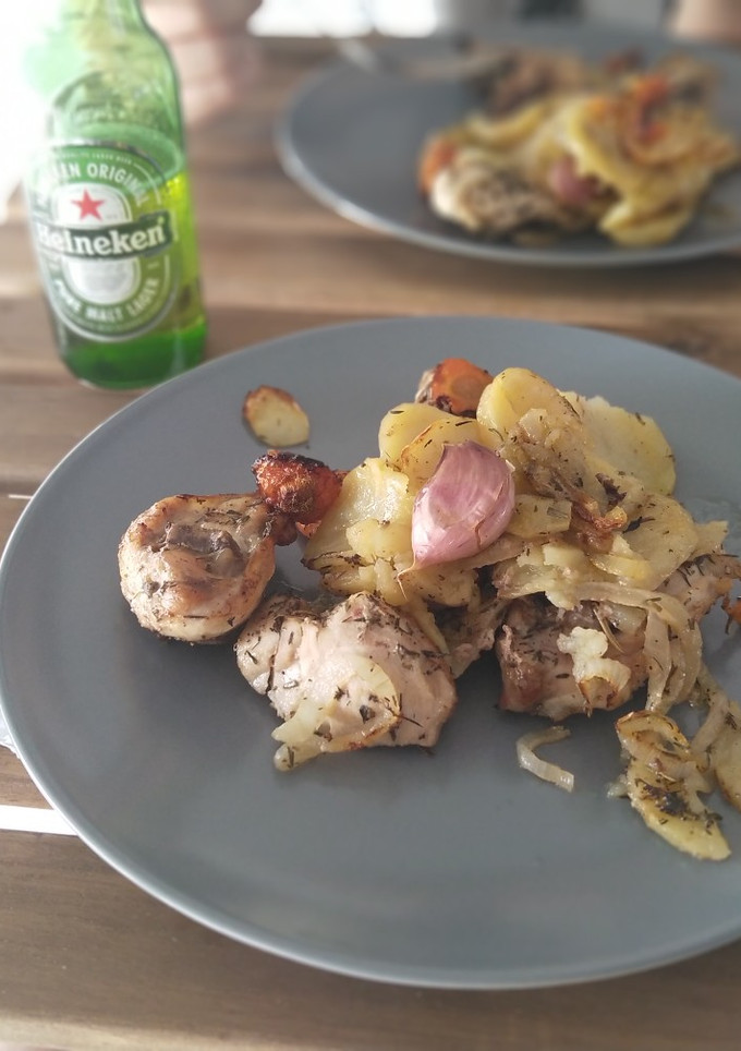 Una foto de Pollo troceado al horno